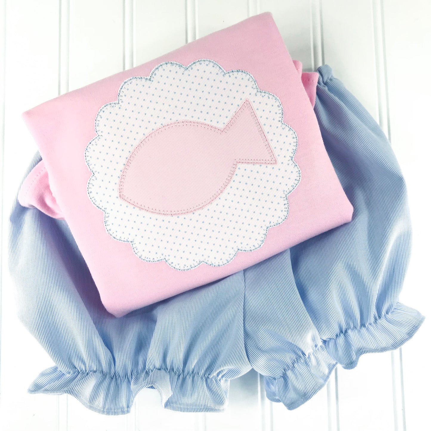 Girl outfit - Girl Shirt - Applique Fish with Scallop on Light Pink Shirt