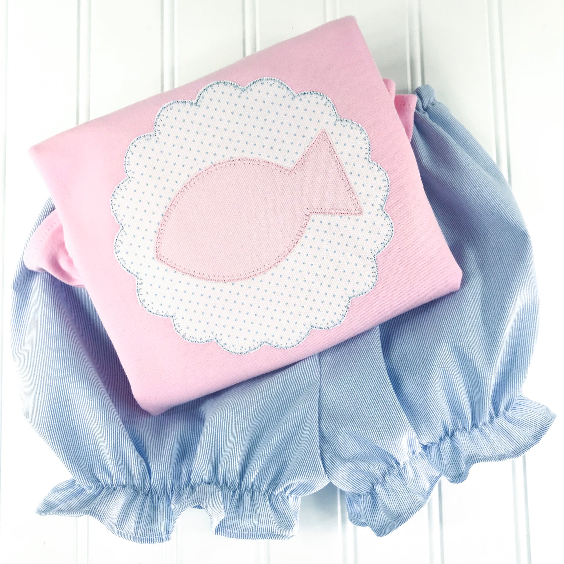 Girl outfit - Girl Shirt - Applique Fish with Scallop on Light Pink Shirt